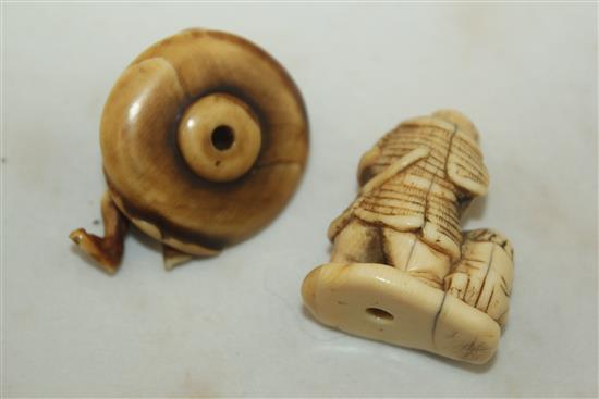 Two Japanese ivory netsuke, 19th century, 4cm